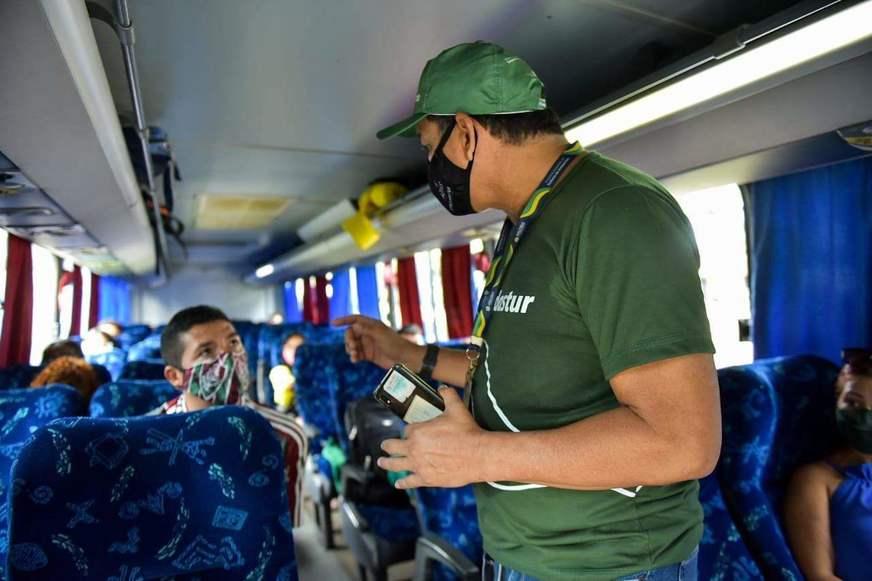 Trinta veículos são abordados em ação de combate ao turismo ilegal neste domingo (23)