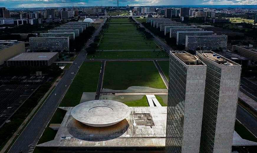 Congresso derruba veto a uso de máscara em escolas e comércio