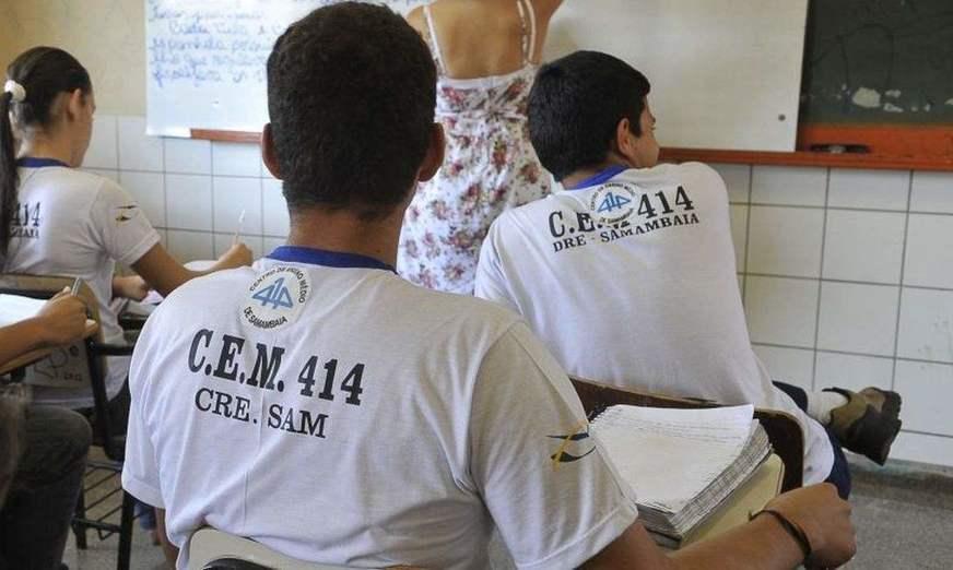 Lei que flexibiliza ano letivo é publicada com vetos de Bolsonaro