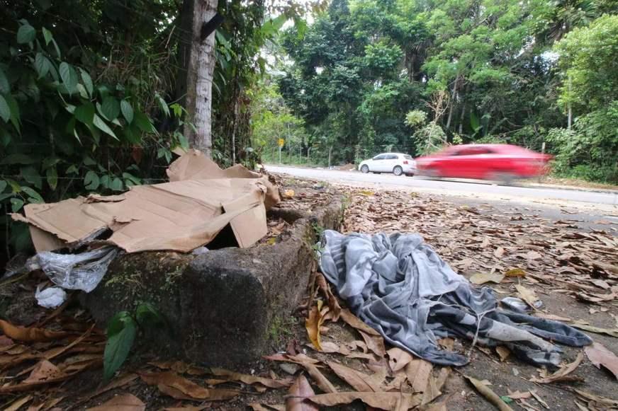 Corpo de mulher é encontrado com bilhete, na Ponta Negra