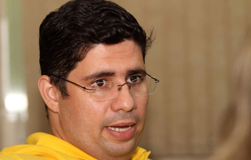 Hissa ataca Arthur Neto na internet