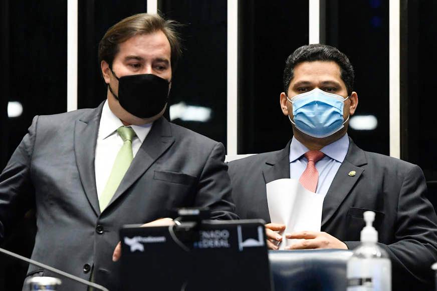 Omar Aziz assina PEC da reeleição no Congresso