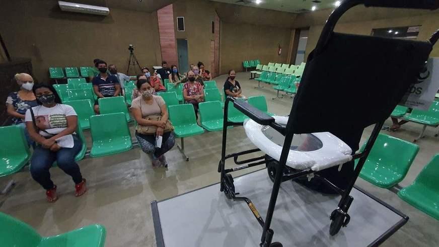 Policlínica Codajás entrega 200 cadeiras de banho para pacientes