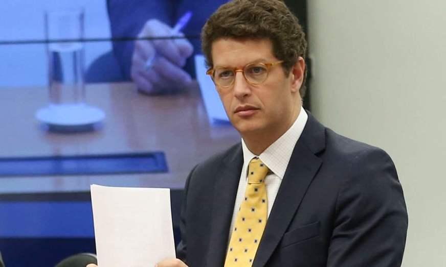 Salles resiste à agenda no Amazonas
