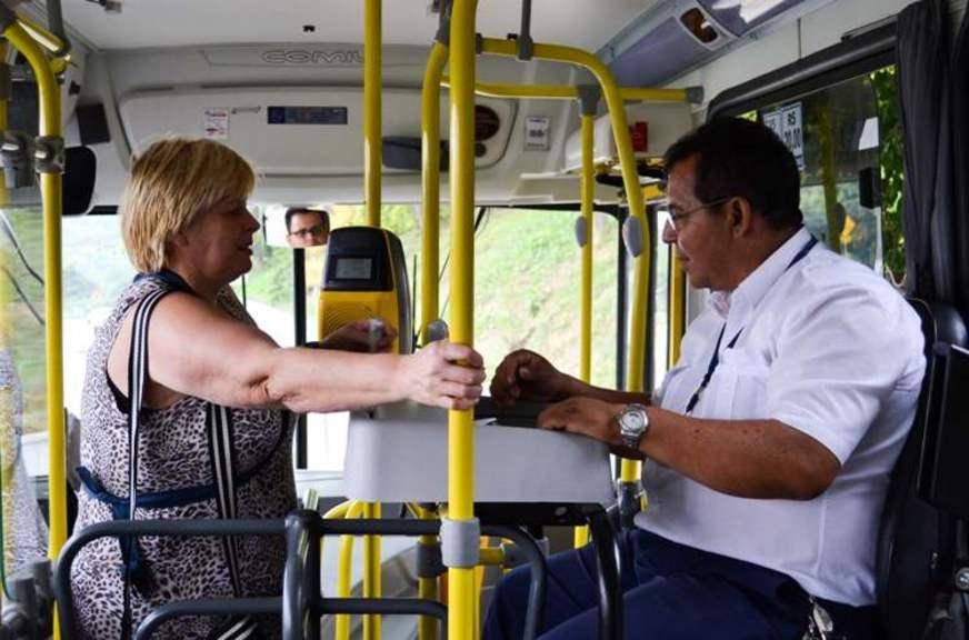 PL proíbe ônibus sem cobrador