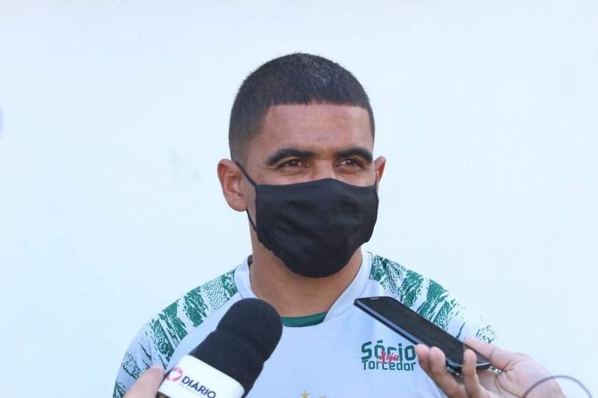‘Vou me preparando’, diz Matheuzinho sobre chance no time titular do Manaus