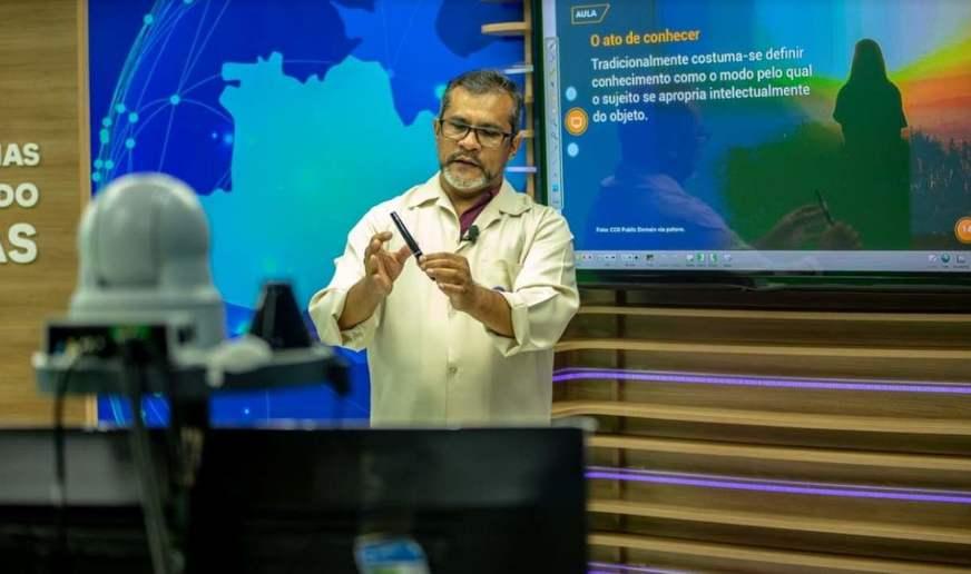 Cursinho pré-vestibular da rede estadual terá aulas na TV