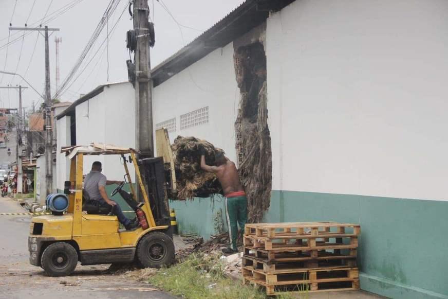 Incêndio atinge armazém de estopa no Armando Mendes