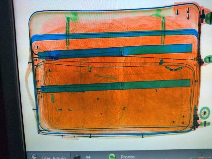 Adolescente é apreendida tentando levar 3kg de cocaína em edredons