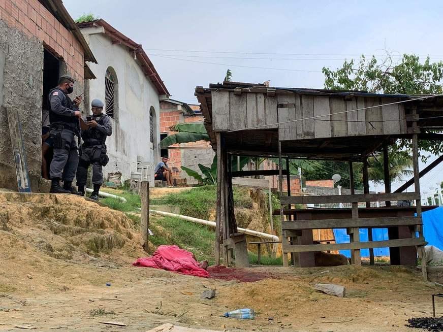 Homem é morto a tiros em frente de casa no Cidade de Deus
