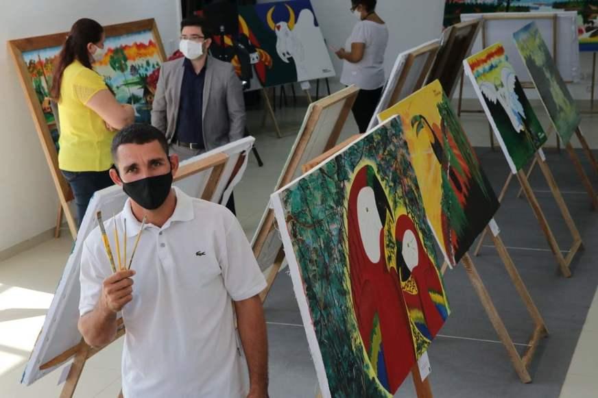Defensoria faz exposição de pinturas de ex-interno do CDPM2