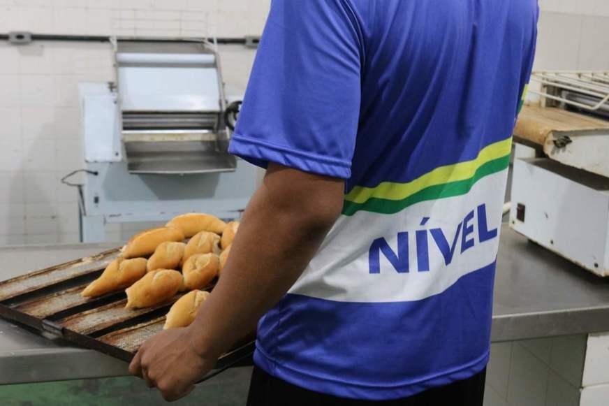 Uniforme com níveis de evolução é aplicado para jovens do sistema socioeducativo