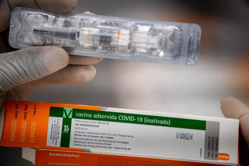 Primeiras doses da CoronaVac chegam ao Brasil