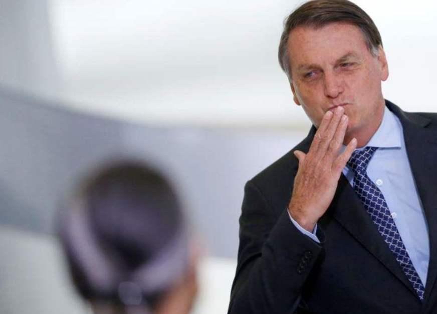 Mesmo sem indícios de fraudes, Bolsonaro volta a questionar urnas eletrônicas