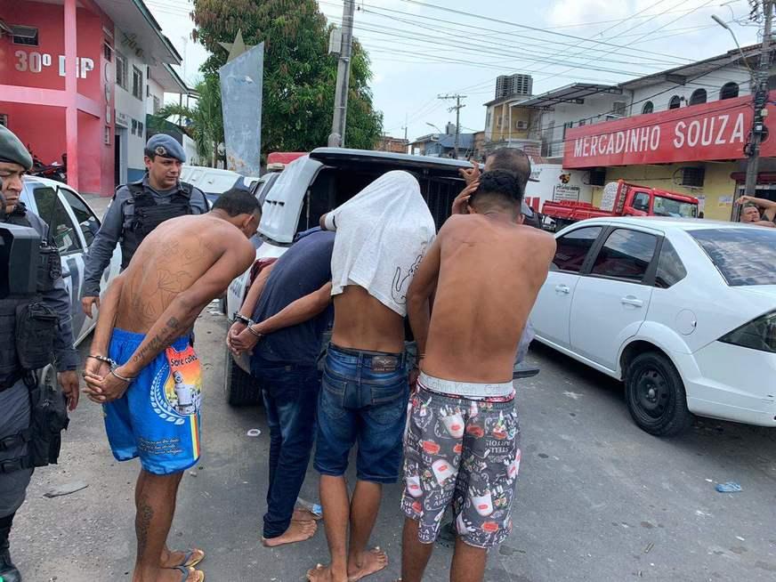 Trio é preso e adolescente, apreendido no Jorge Teixeira
