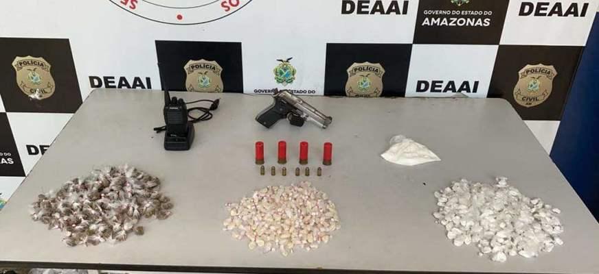 Adolescente aliciado pelo tráfico é apreendido em casa com arma e drogas
