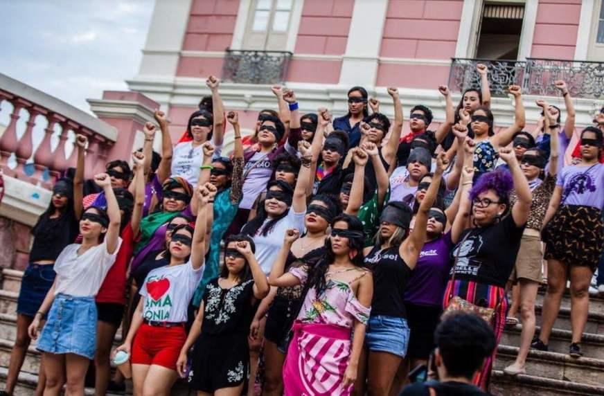 Mulheres realizam manifestação em repúdio ao ‘estupro culposo’