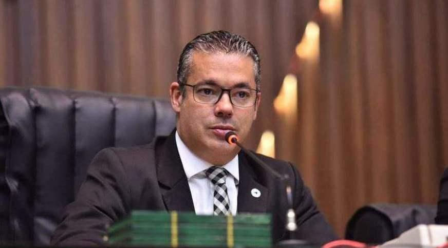 Josué Neto cobra TJAM em público