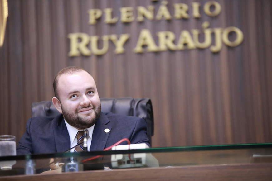 Deputados gastam quase R$ 6 milhões