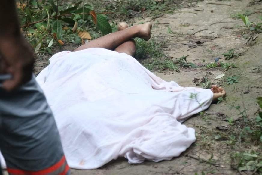 Adolescente de 17 anos é executado a tiros em área de mata no Coroado