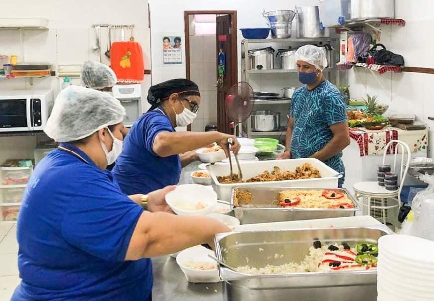 Cozinhas Comunitárias realizam almoço especial para população em vulnerabilidade social