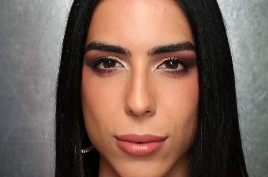 Marca de beleza ensina uma make de ano novo