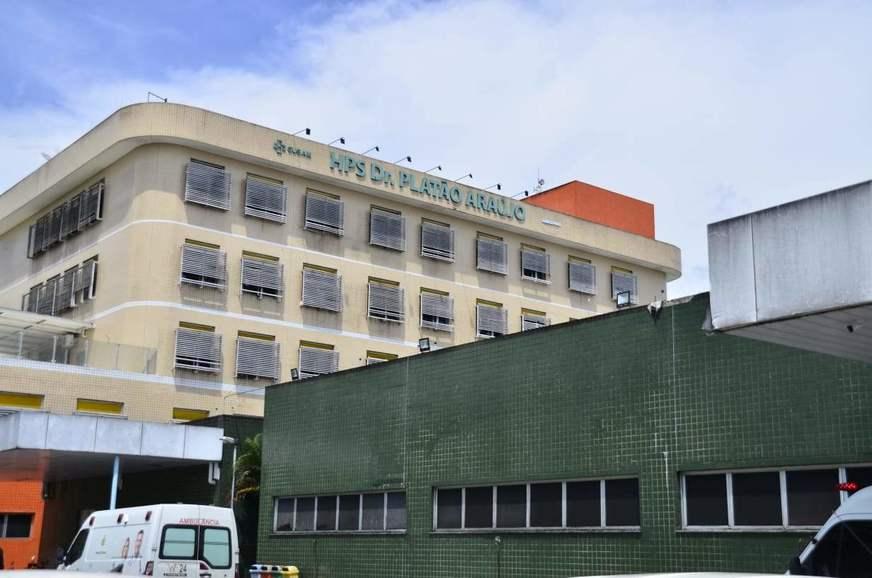 Quarteto invade casa e tenta matar desafetos