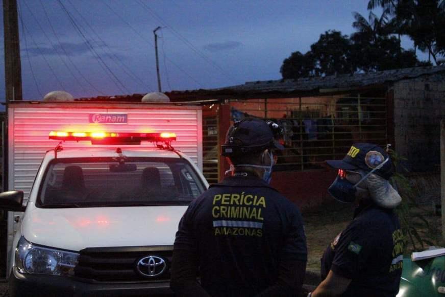 Idoso é encontrado morto com corte no pescoço dentro de casa