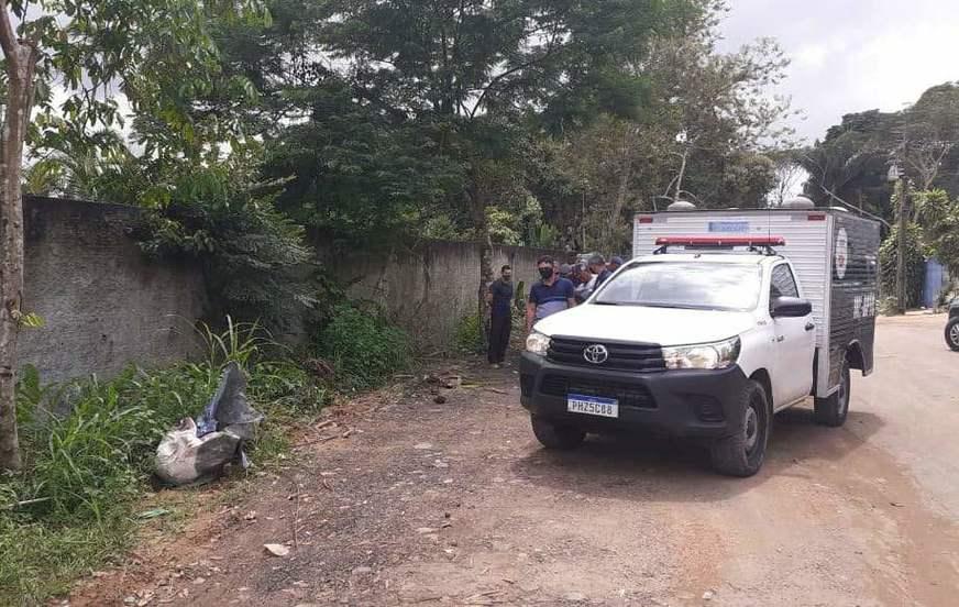 Mulher é encontrada morta com 15 facadas em ramal no Tarumã