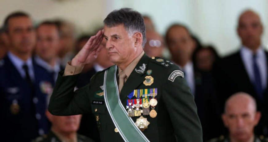 Após queda de cavalo, comandante do Exército está com Covid-19