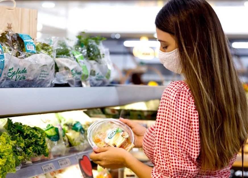 Consumidores começam a fazer as compras da ceia de final de ano
