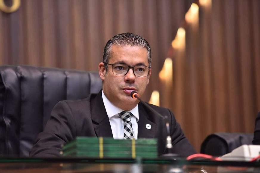 Josué viaja para tratar da Lei do Gás