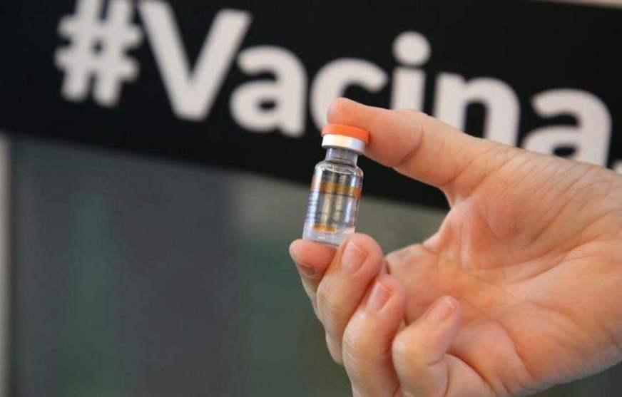 Relação problemática do Brasil com a China atrapalha importação de insumos para a vacina
