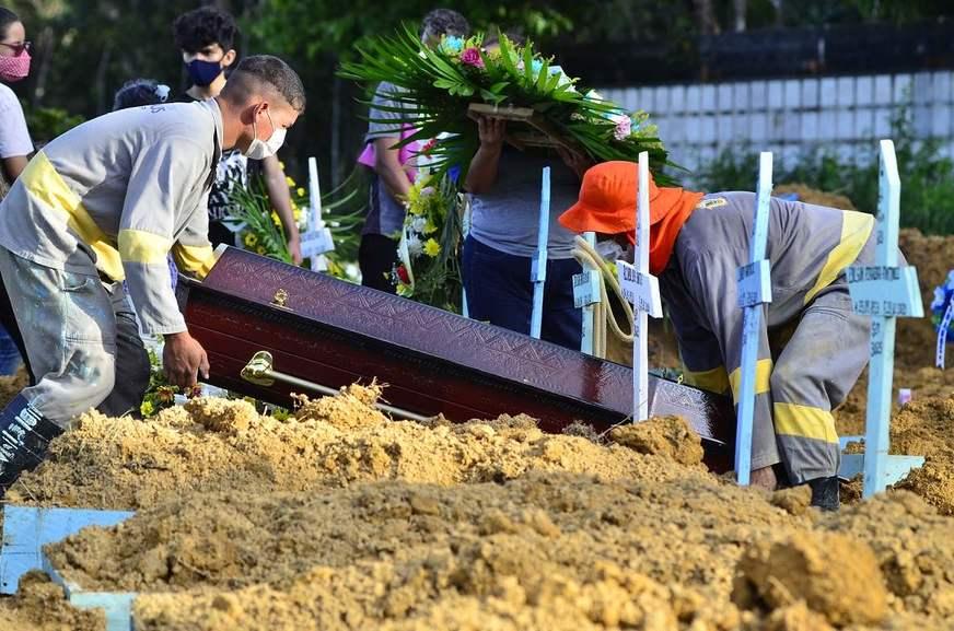 Sindicato de funerárias solicita volta de enterros noturnos em Manaus
