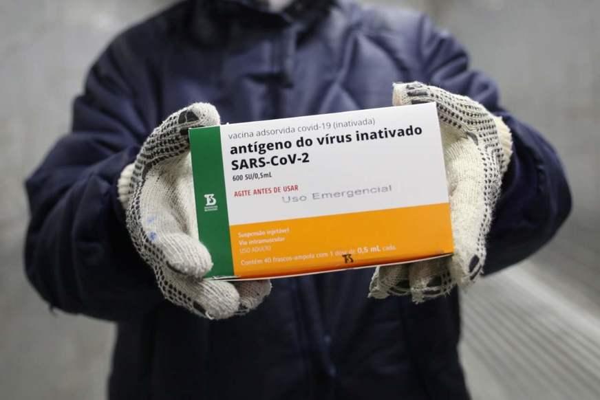 Quantidade de vacinas no AM atenderá pouco mais da metade dos grupos prioritários