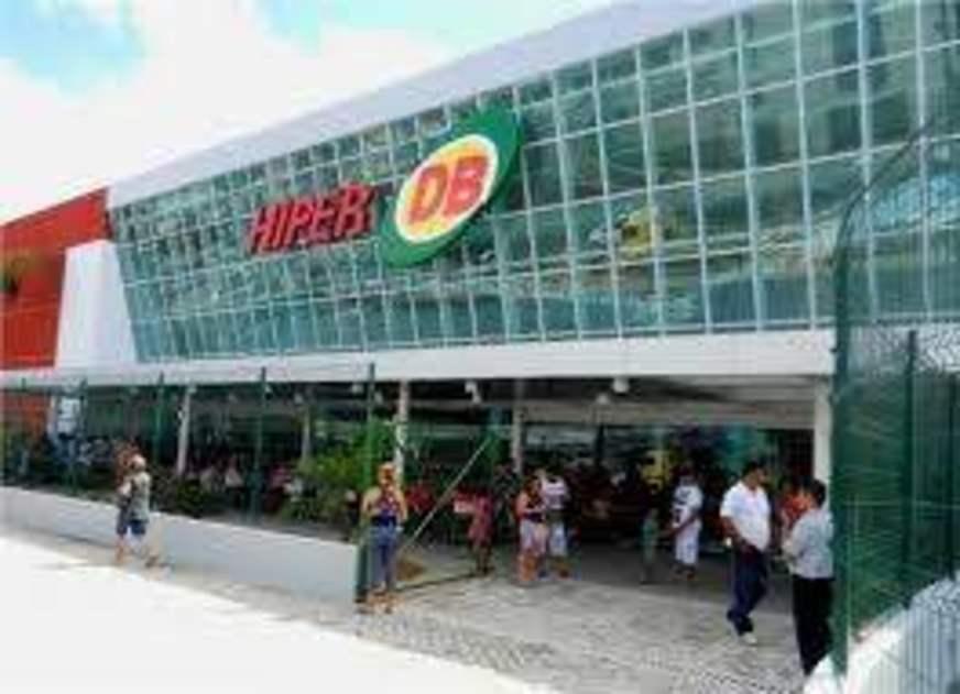 Rede de supermercados mantém todas as lojas funcionando normalmente