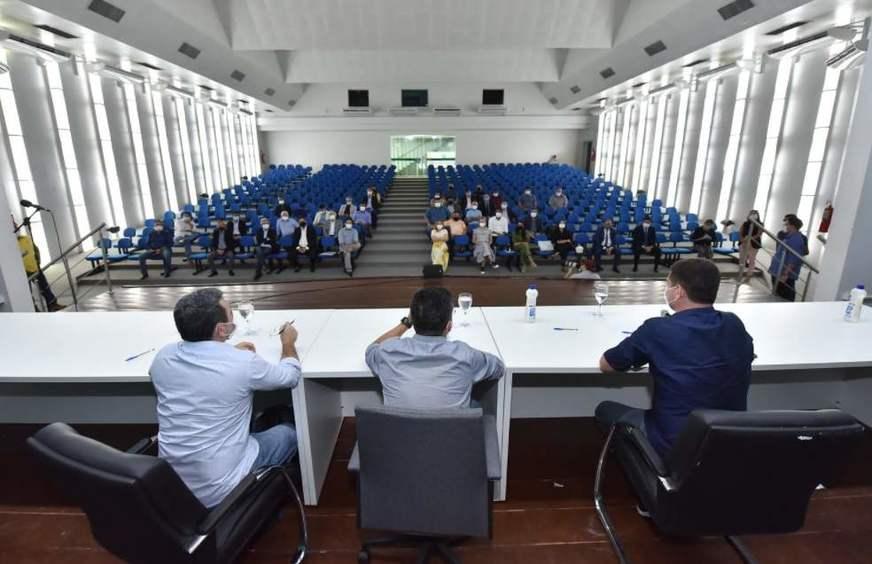Prefeito David Almeida reúne com secretários e discute metas dos 100 dias
