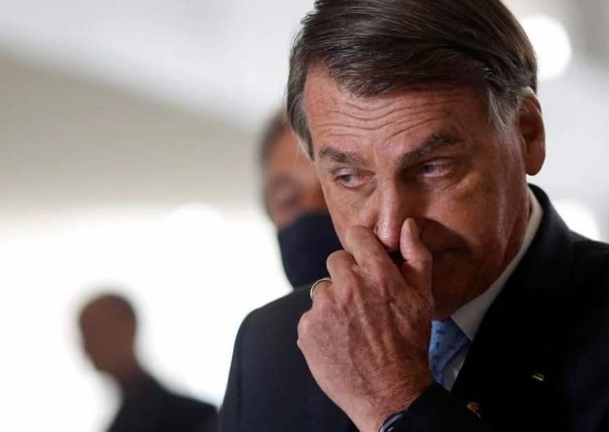 Índice de aprovação de Bolsonaro cai quase 10%