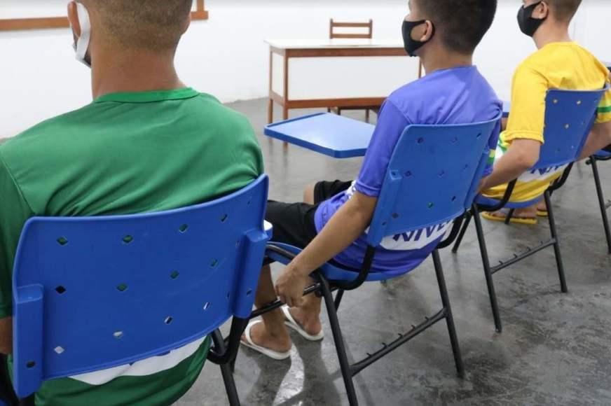 Adolescentes do sistema socioeducativo realizam provas do Enem