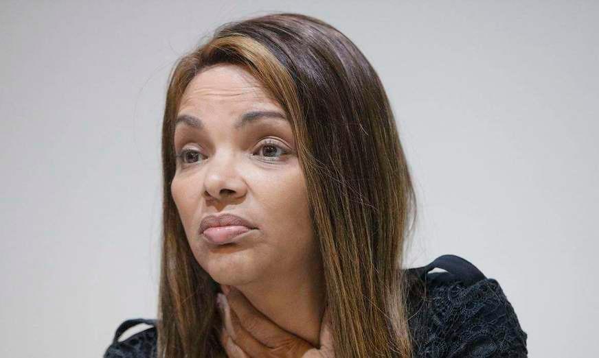 Justiça decide afastar Flordelis do cargo de deputada federal
