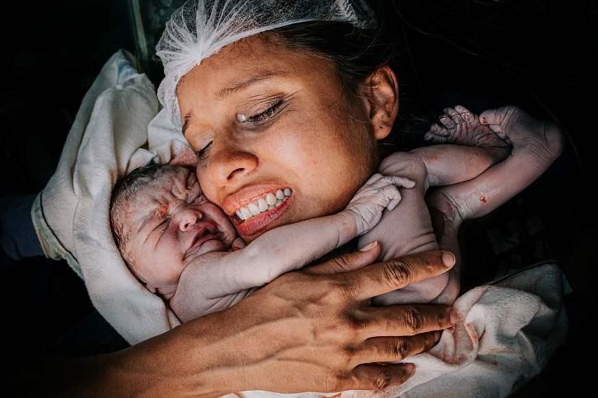 Fotógrafa do AM vence concurso internacional com foto de mãe e filho