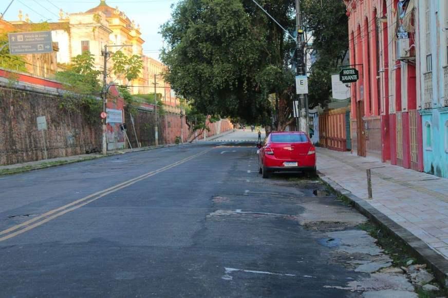 Homem sofre atentado a tiros no Centro de Manaus