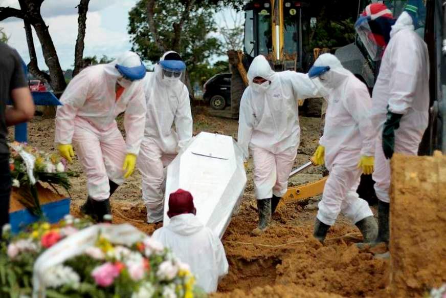 Manaus teve sábado com 146 sepultamentos e 12 mortes em domicílio