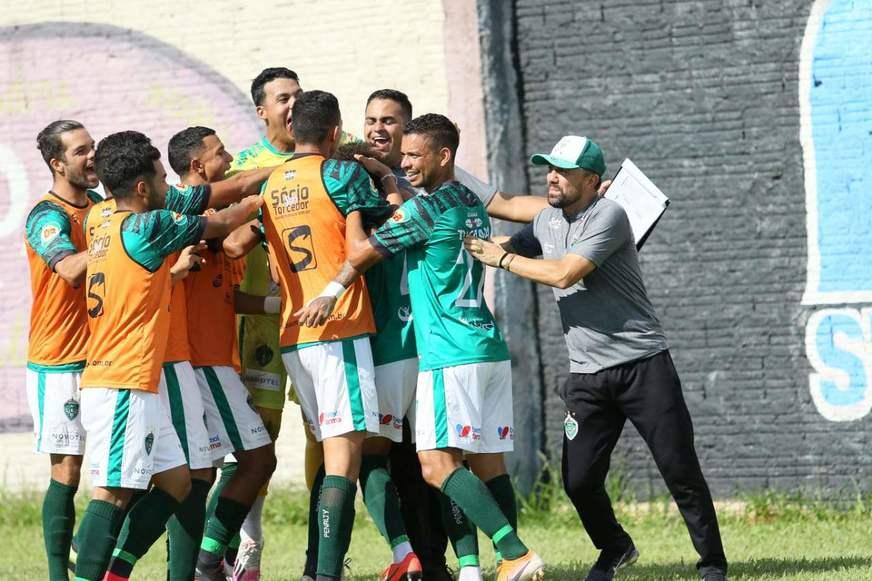 Manaus vence e assume liderança do Barezão