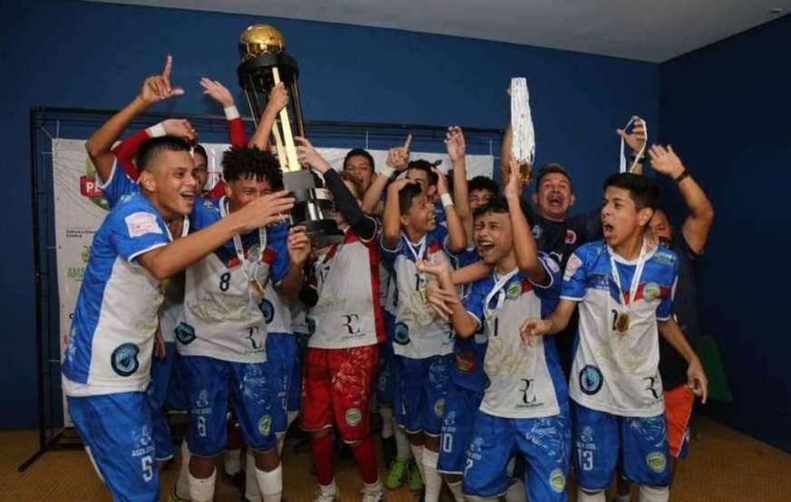 Treinador do Aliança elogia time e comemora título no Peladinho