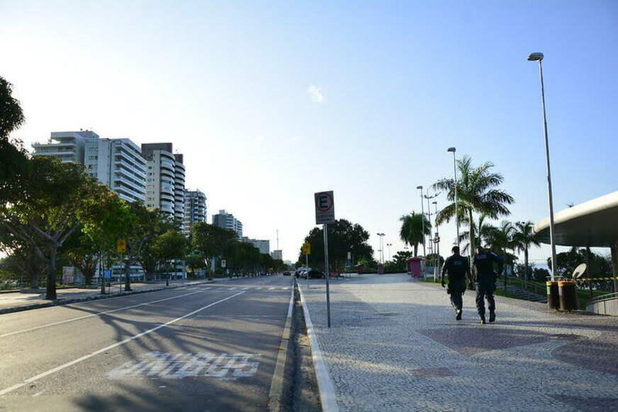 Decreto mantém Praia da Ponta Negra interditada até 2 de maio