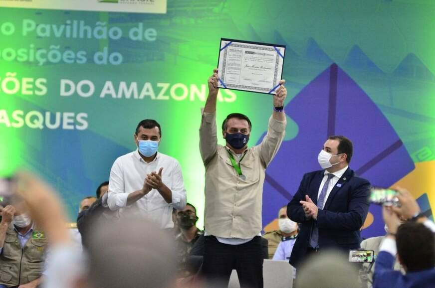 Em visita a Manaus, Bolsonaro recebe título de Cidadão Amazonense