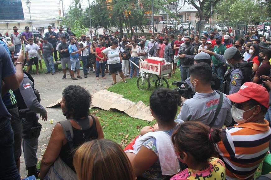 Vendedor de salada de frutas é morto com 17 facadas, no Centro de Manaus