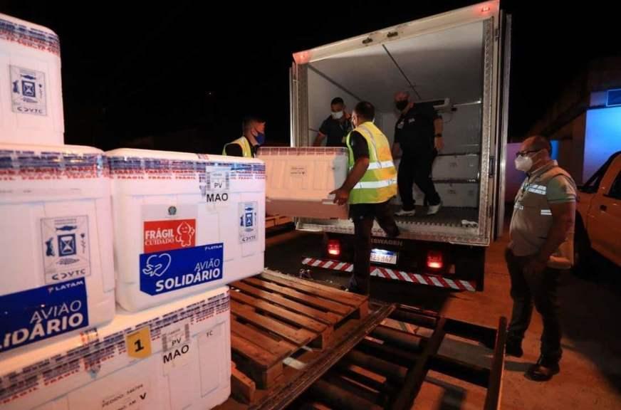 Amazonas recebe 98.500 doses de vacina contra a Covid-19
