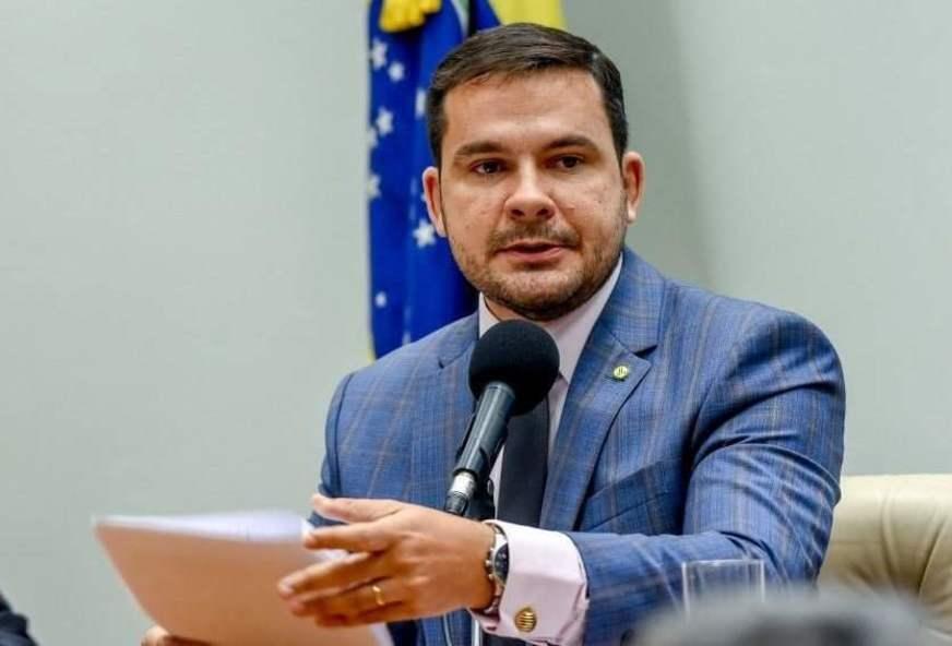 Alberto Neto nega mudança de partido